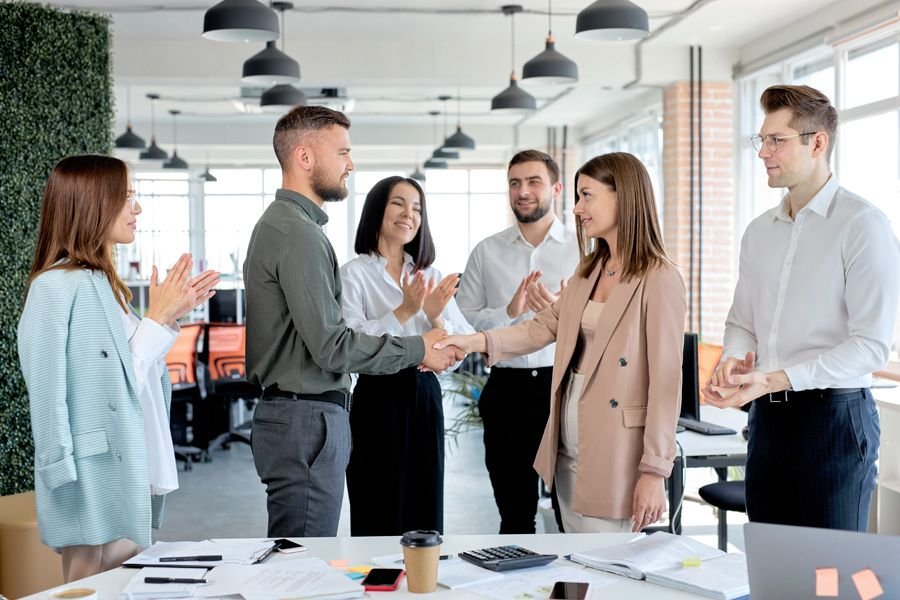 Bekerja Tanpa Drama: Cara Tetap Profesional di Lingkungan Kerja yang Dinamis